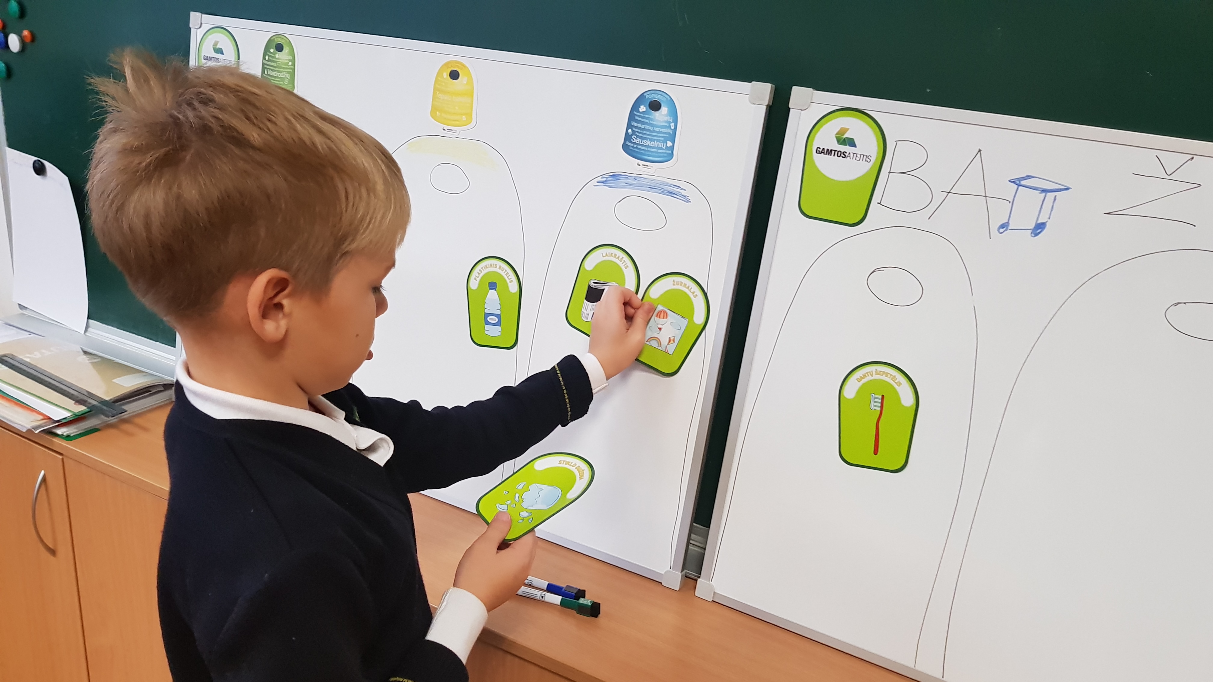 Moksleiviai gilino žinias apie rūšiavimą