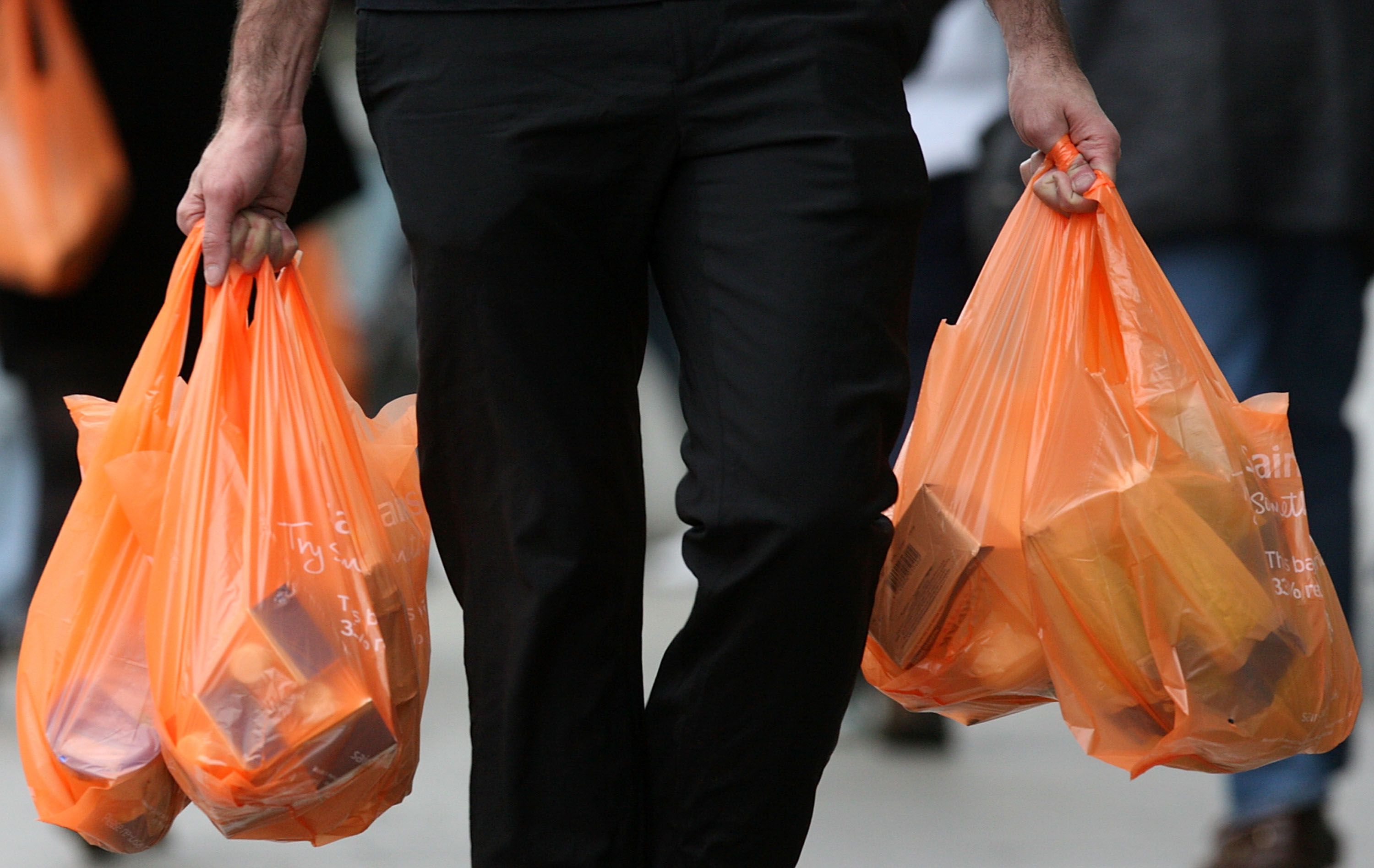 Nuo gruodžio 31 d. – NE lengviesiems plastikiniams pirkinių maišeliams