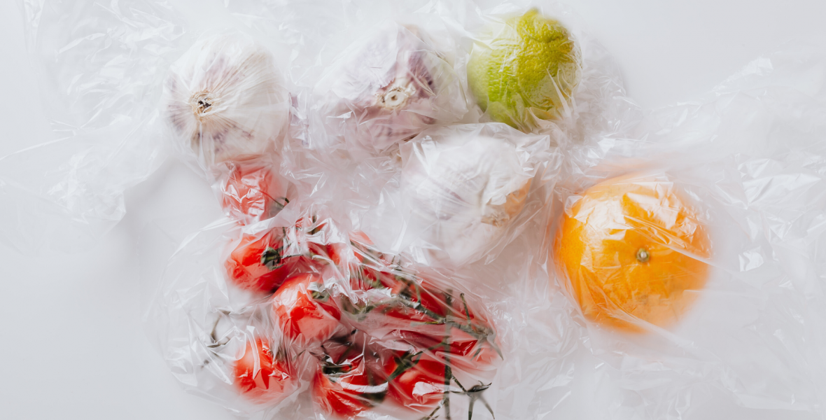 Pritarta siūlymui drausti nemokamai dalyti labai lengvus plastikinius pirkinių maišelius